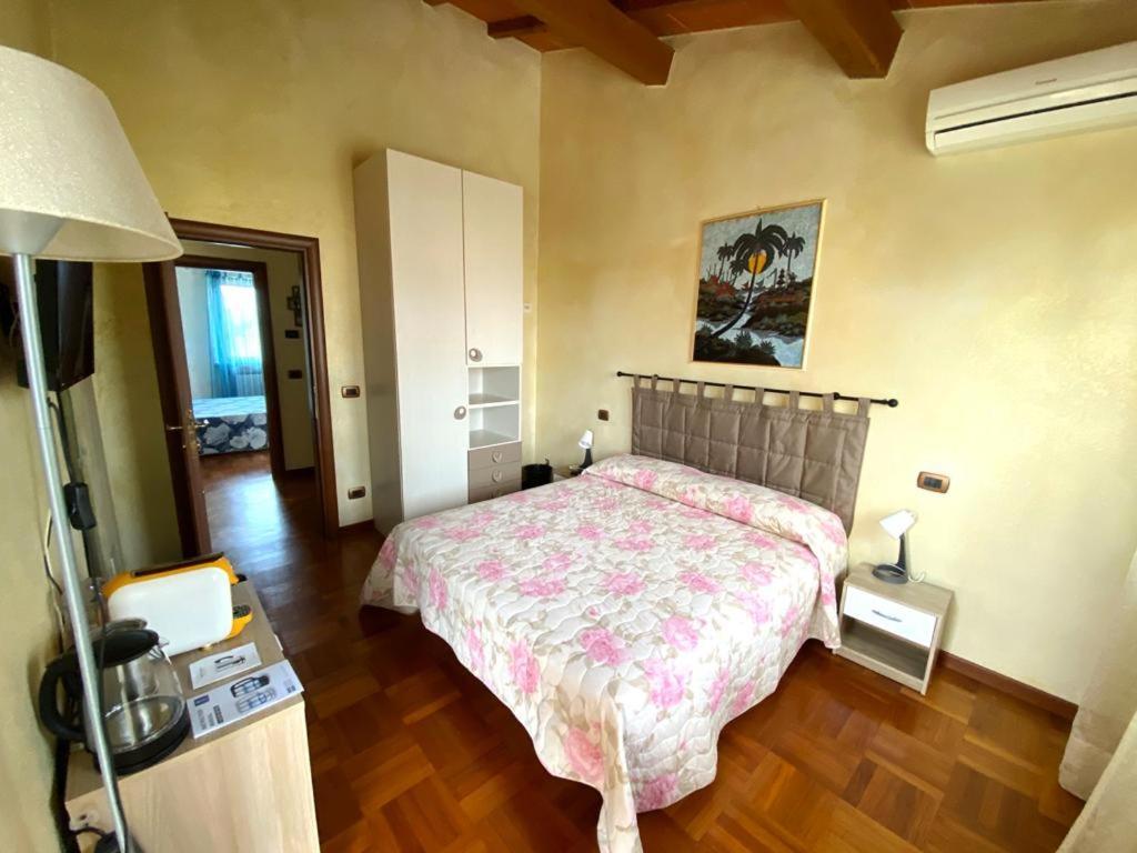 La Madonnina Bed & Breakfast Querceta Exterior photo